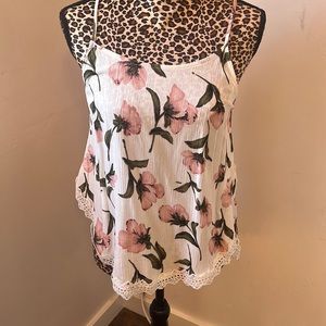Floral camisole with pretty lace details. NEW WITHOUT TAGS NEVER BEEN WORN